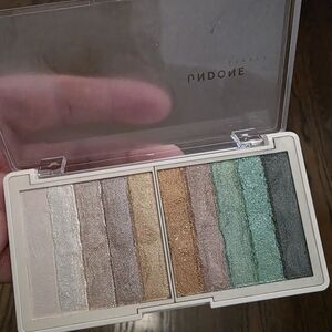 UNDONE Beauty Eyeshadow Palette - Soft
